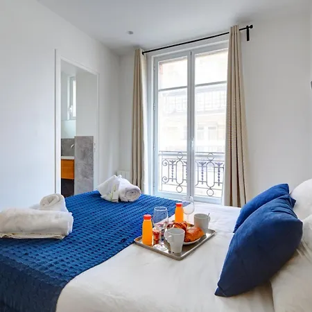 159 Margot - Superbe à * Parigi